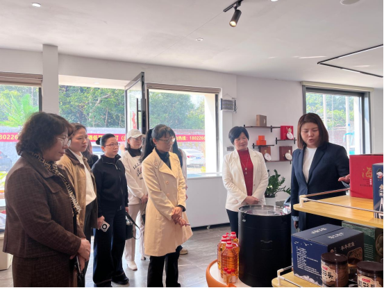 3【强国复兴有我  创建助力“百千万”】遂溪县开展妇女创业就业学习调研活动725.png