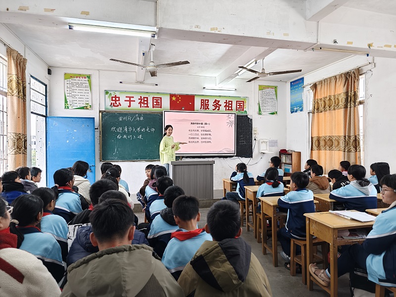 4 刘涵玉讲解雷州半岛历史文化诗词.jpg