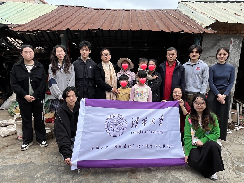 8 走访慰问优秀学生家庭.jpg