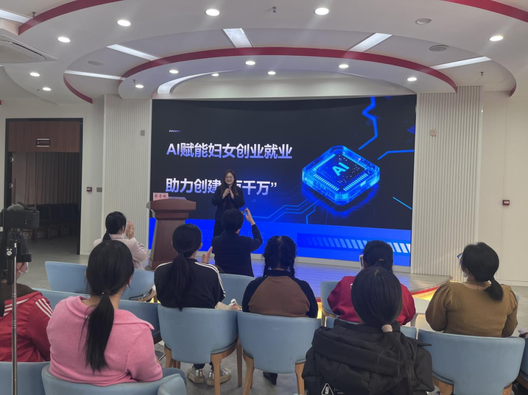 学习身边榜样 凝聚奋进力量｜遂溪县第四十期女性大讲坛开讲822.png