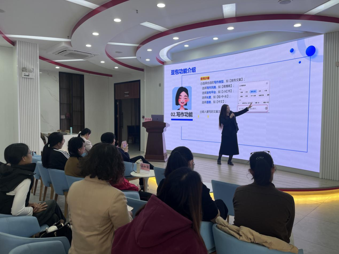 学习身边榜样 凝聚奋进力量｜遂溪县第四十期女性大讲坛开讲825.png