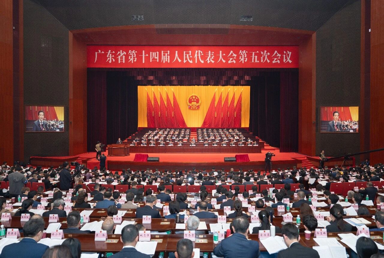 省十四届人大五次会议举行第二次全体会议 黄坤明孟凡利林克庆出席会议 黄楚平作省人大常委会工作报告