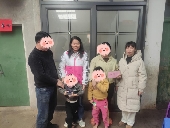 把爱带回家丨遂溪县妇联开展孤独症儿童家庭春节慰问活动286.png
