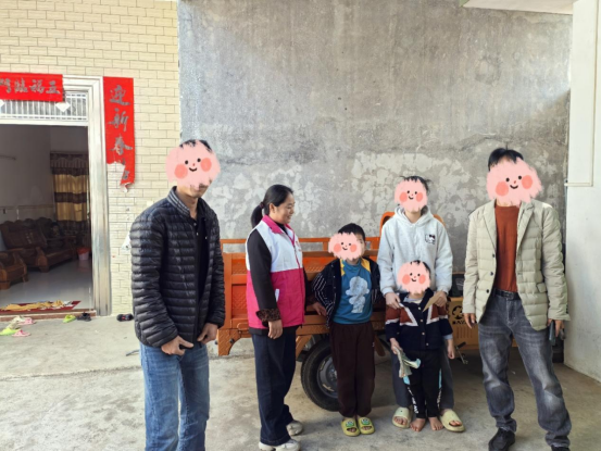 把爱带回家丨遂溪县妇联开展孤独症儿童家庭春节慰问活动295.png