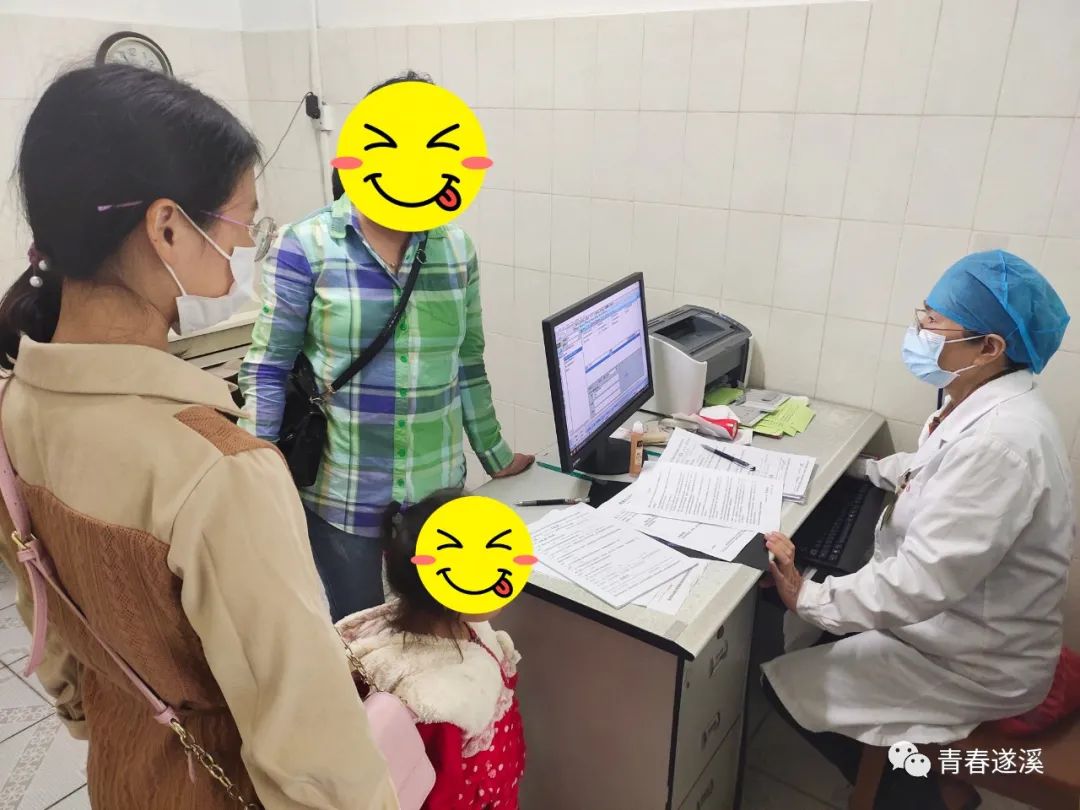 团干部陪同到遂溪县人民医院进行超声检查