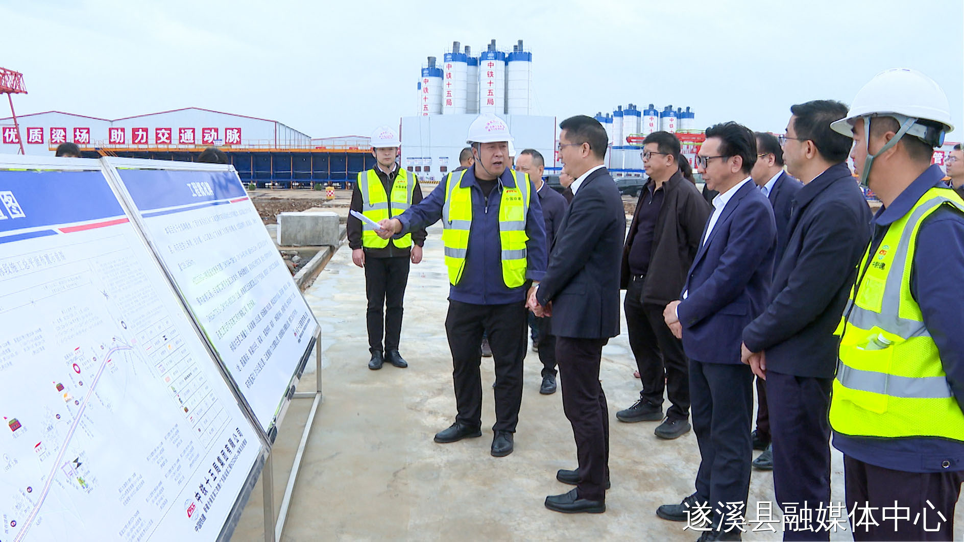 骆华庆率队调研督导重点项目并开展暖企活动