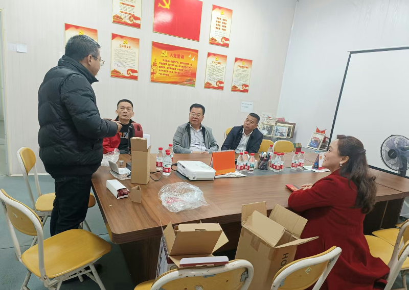 遂溪县政协主席潘汝权率队到委员企业开展“亲商助企”活动