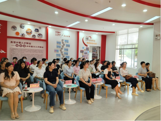 巾帼宣讲润人心 创业家教双赋能--遂溪县第四十二期女性大讲坛开讲(1)229.png