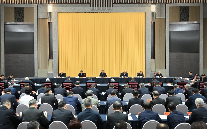 习近平在加强基础研究座谈会上强调：以更大力度更实举措加强基础研究 进一步打牢科技强国建设根基