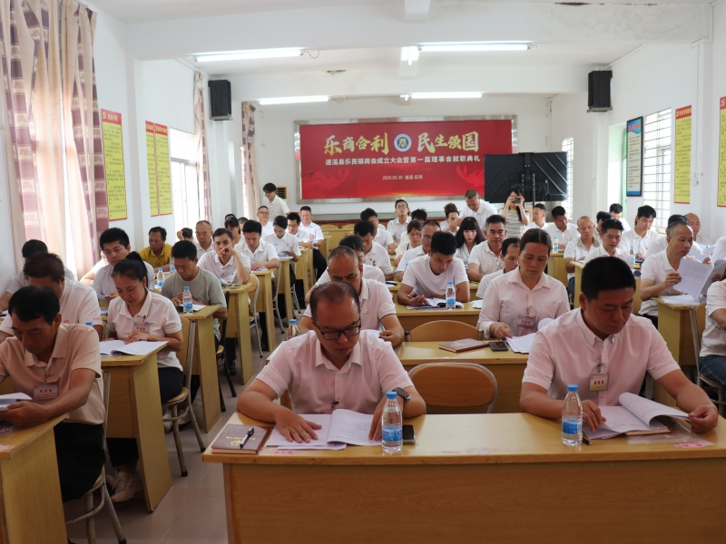 代表们阅读文件2.JPG