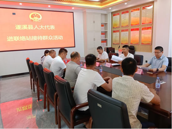 吴旭忠到岭北镇人大代表中心联络站接待群众