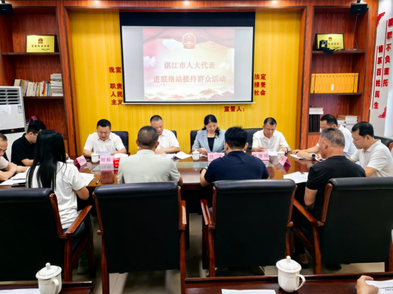 曾翀到遂溪县黄略镇人大代表中心联络站开展接待群众活动
