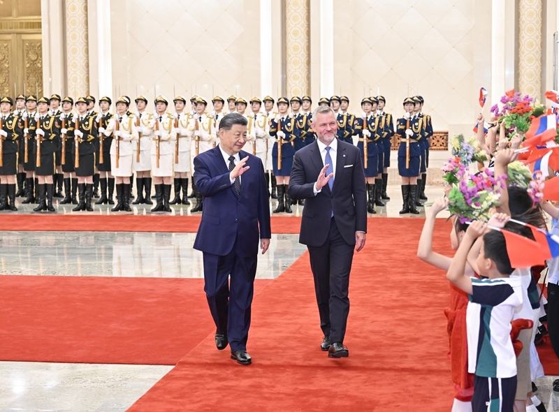 习近平同斯洛伐克总统佩列格里尼会谈