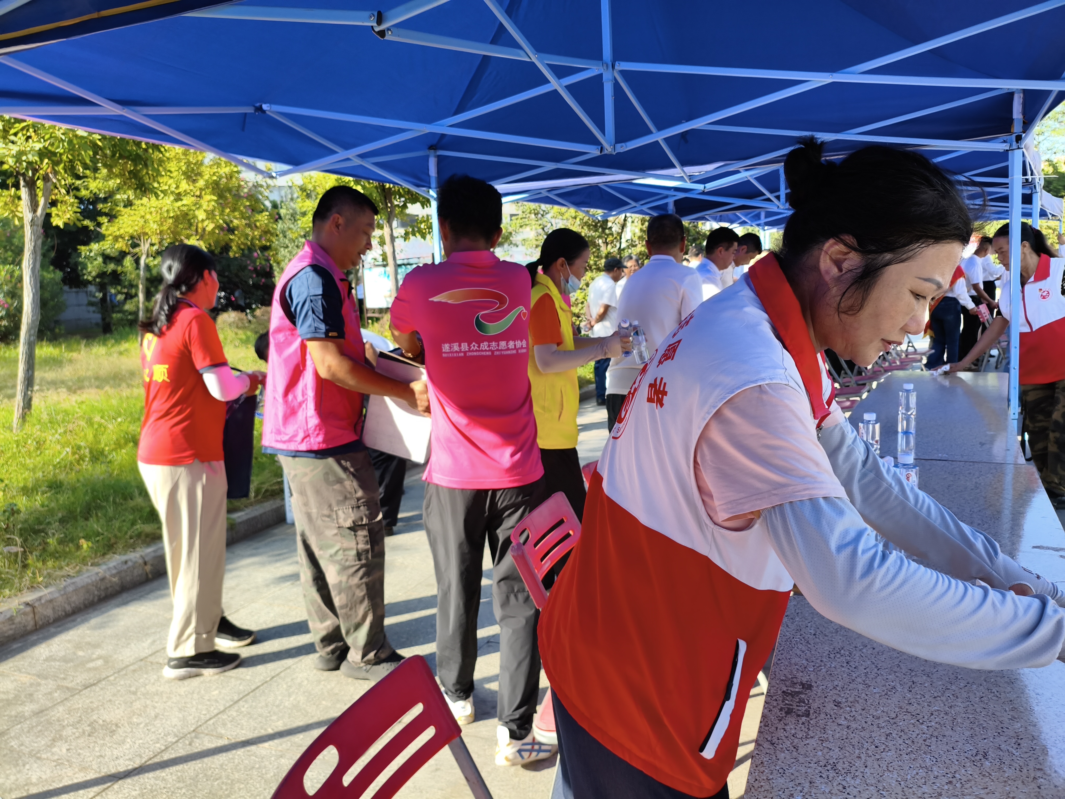 缅怀英烈寄哀思，志愿护航祭忠魂——遂溪县开展烈士纪念日公祭活...
