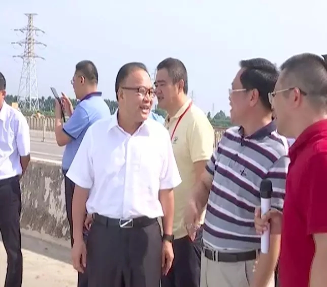 常务副主任邓振新到洋青镇人大代表中心联络站开展代表主题日活动