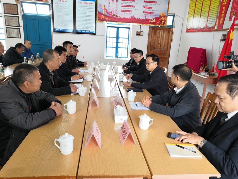 湛江海关党组书记,关长施宗伟率队到我县调研精准扶贫