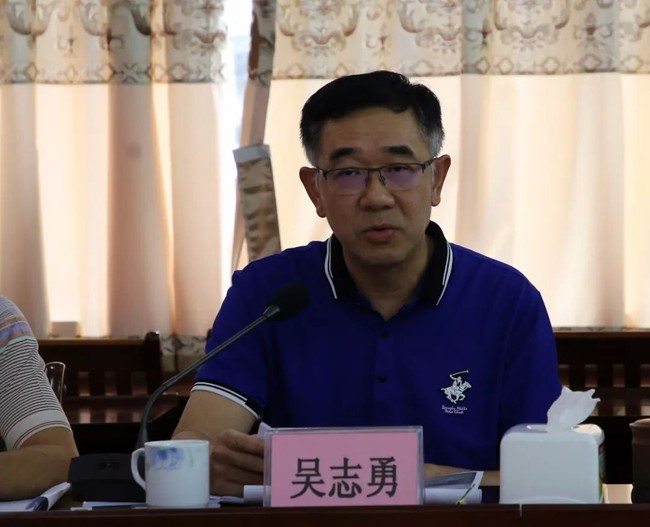 县检察院检察长李建明发言县司法局局长许保发言县法院院长吴志勇,县