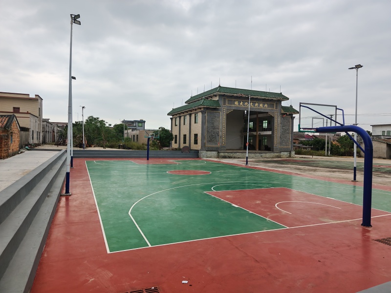图2：海山内塘自然村篮球场侧面照 副本.jpg