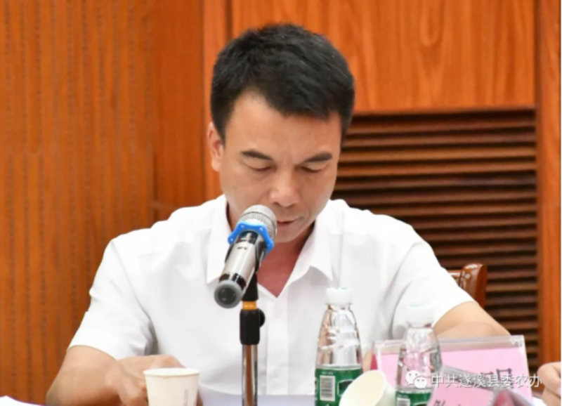 湛江开放大学党委副书记熊焱高,湛江市燃料总公司党委书记陈志明,湛江
