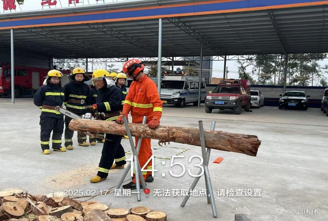 遂溪县开展2025年基层半专业森林消防员实战技能培训3.png